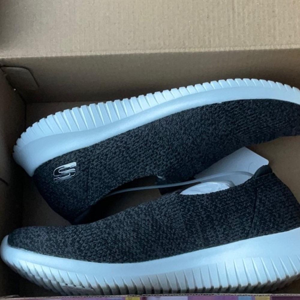 Sketchers, memory foam, Ultraflex sneaker